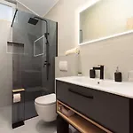 Designer Simone - Modern & Heritage Style With Office Vila