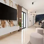 Designer Simone - Modern & Heritage Style With Office * Kringa