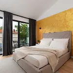 Designer Simone - Modern & Heritage Style With Office Villa