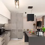 Designer Simone - Modern & Heritage Style With Office Villa Kringa