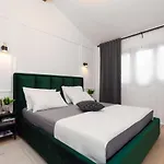 Vila Designer Simone - Modern & Heritage Style With Office
