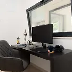 Vila Designer Simone - Modern & Heritage Style With Office