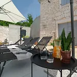 Designer Simone - Modern & Heritage Style With Office Villa