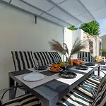 Designer Simone - Modern & Heritage Style With Office Vila *