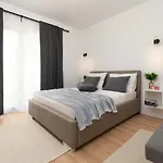Designer Simone - Modern & Heritage Style With Office Villa