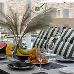 Designer Simone - Modern & Heritage Style With Office Kringa