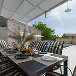Villa Designer Simone - Modern & Heritage Style With Office