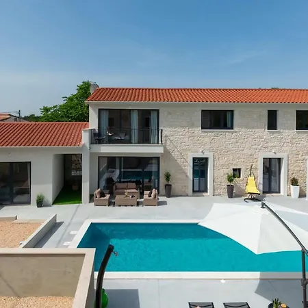 Simone - Designer - Modern & Heritage Mix - Enclosed - Office Villa *
