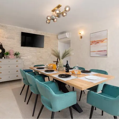 Villa Simone - Designer - Modern & Heritage Mix - Enclosed - Office