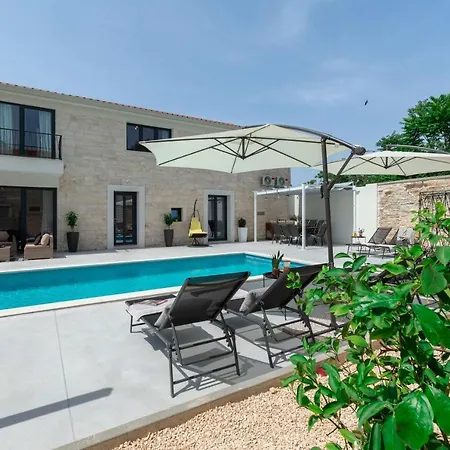 Simone - Designer - Modern & Heritage Mix - Enclosed - Office Villa