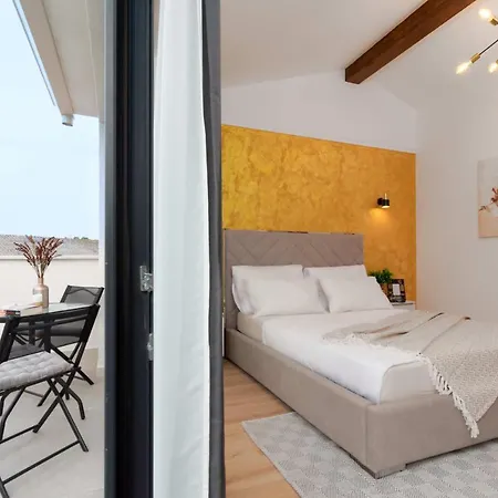 Designer Simone - Modern & Heritage Style With Office *