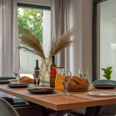 Designer Simone - Modern & Heritage Style With 30 M2 Pool