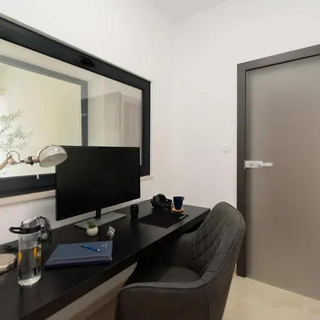 Villa Simone - Designer - Modern & Heritage Mix - Enclosed - Office *