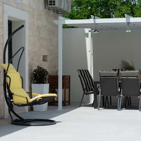 Simone - Designer - Modern & Heritage Mix - Enclosed - Office Villa *
