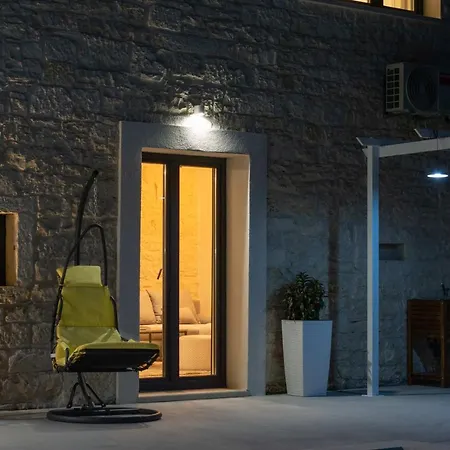 Simone - Designer - Modern & Heritage Mix - Enclosed - Office