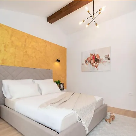 Simone - Designer - Modern & Heritage Mix - Enclosed - Office Villa