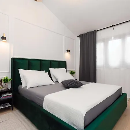 Villa Designer Simone - Modern & Heritage Style With 30 M2 Pool