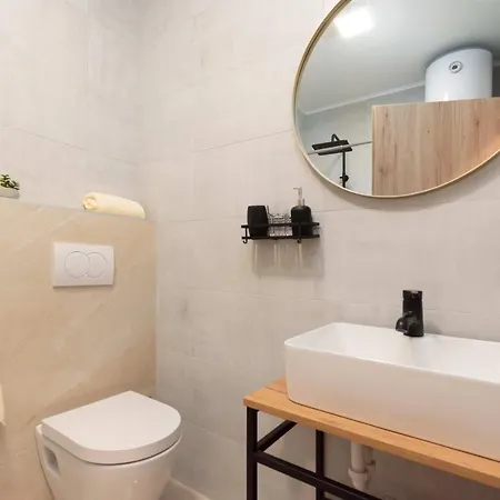 Designer Simone - Modern & Heritage Style With Office *