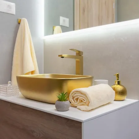Designer Simone - Modern & Heritage Style With 30 M2 Pool Kringa