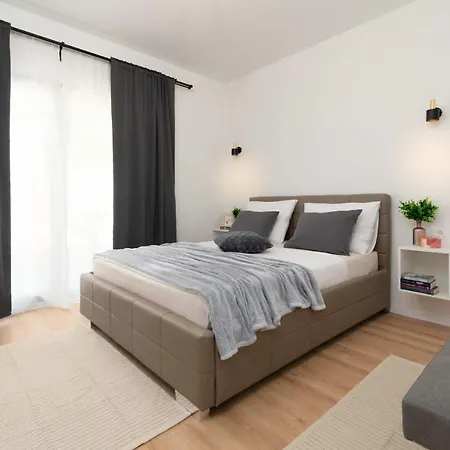 Simone - Designer - Modern & Heritage Mix - Enclosed - Office Villa