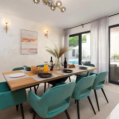 Designer Simone - Modern & Heritage Style With 30 M2 Pool Villa