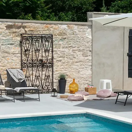 Designer Simone - Modern & Heritage Style With 30 M2 Pool Kringa