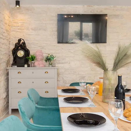 Designer Simone - Modern & Heritage Style With 30 M2 Pool * Kringa