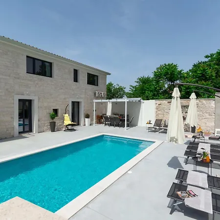 Designer Simone - Modern & Heritage Style With 30 M2 Pool Villa