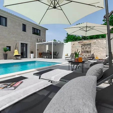 Villa Designer Simone - Modern & Heritage Style With 30 M2 Pool *