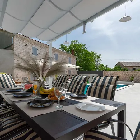 Villa Simone - Designer - Modern & Heritage Mix - Enclosed - Office