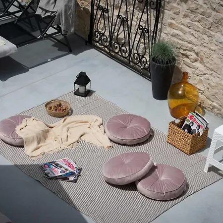 Designer Simone - Modern & Heritage Style With Office Kringa
