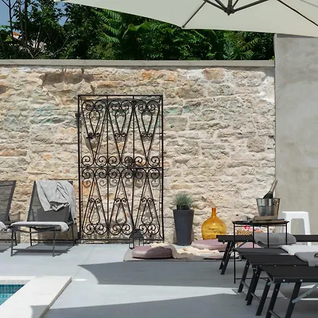 Simone - Designer - Modern & Heritage Mix - Enclosed - Office