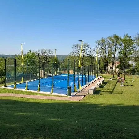 Designer Simone - Modern & Heritage Style With 30 M2 Pool Kringa