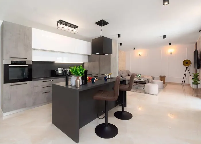 Designer Simone - Modern & Heritage Style With Office * Kringa