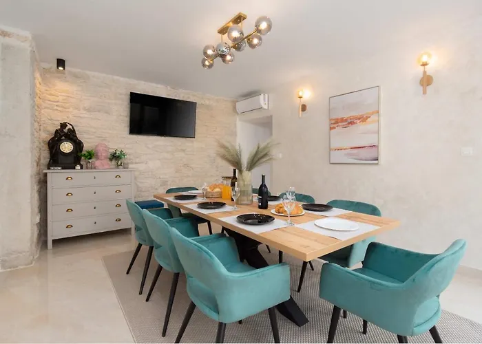 Vila Designer Simone - Modern & Heritage Style With Office