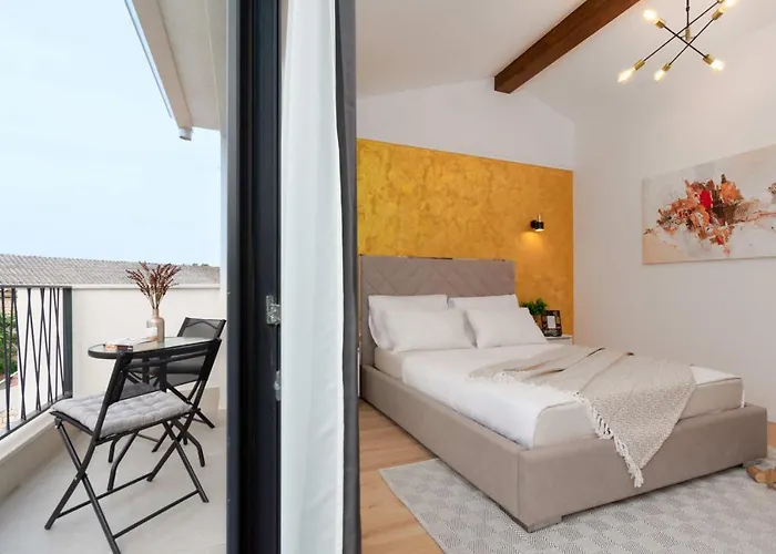 Designer Simone - Modern & Heritage Style With Office *