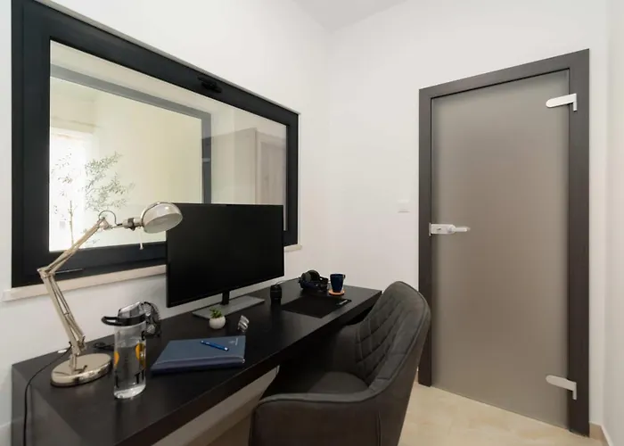 Vila Designer Simone - Modern & Heritage Style With Office *