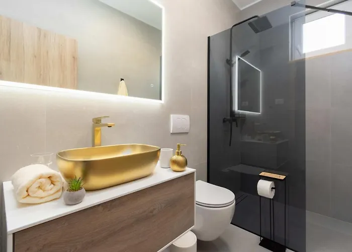 Designer Simone - Modern & Heritage Style With Office Kringa