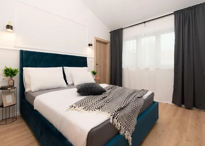 Designer Simone - Modern & Heritage Style With Office Kringa