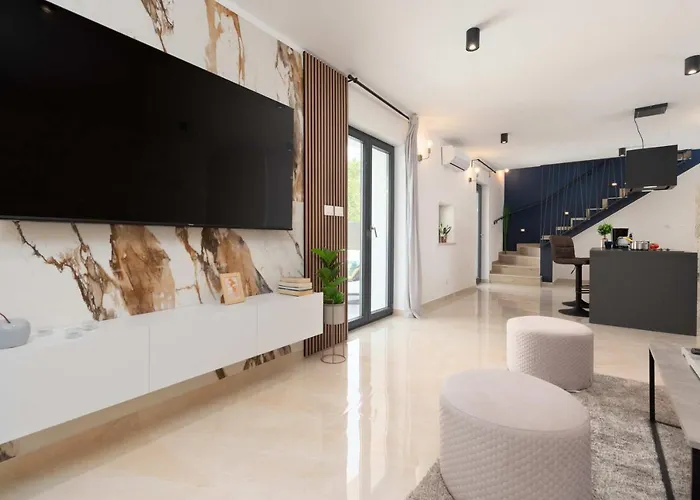 Designer Simone - Modern & Heritage Style With Office * Kringa