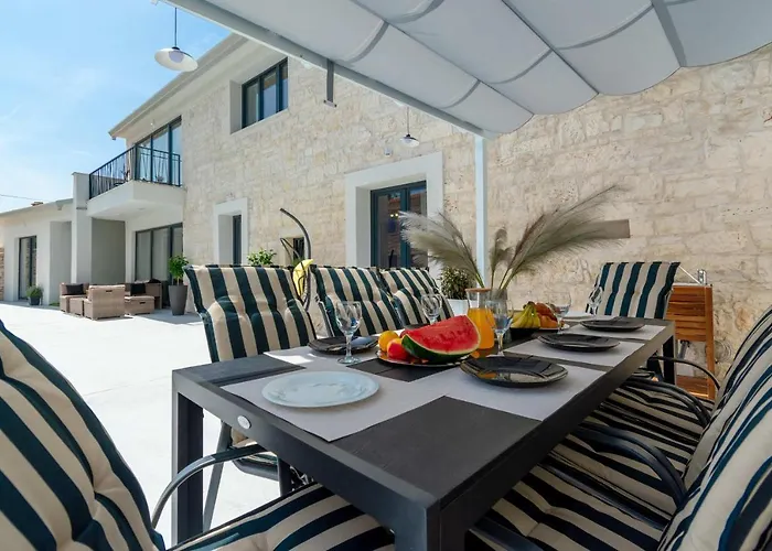 Designer Simone - Modern & Heritage Style With Office * Kringa