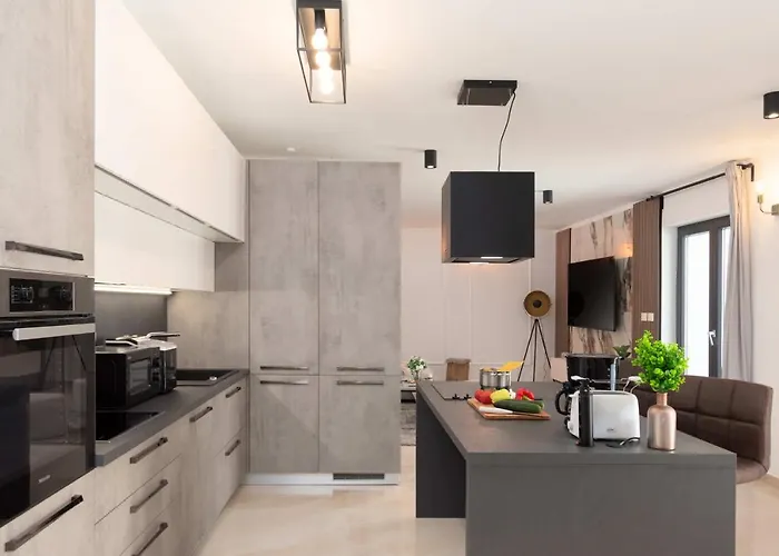 Designer Simone - Modern & Heritage Style With Office Vila Kringa