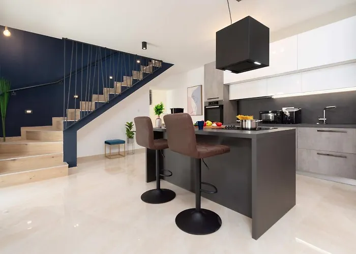 Designer Simone - Modern & Heritage Style With Office * Kringa