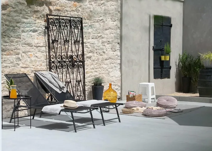 Designer Simone - Modern & Heritage Style With Office Vila