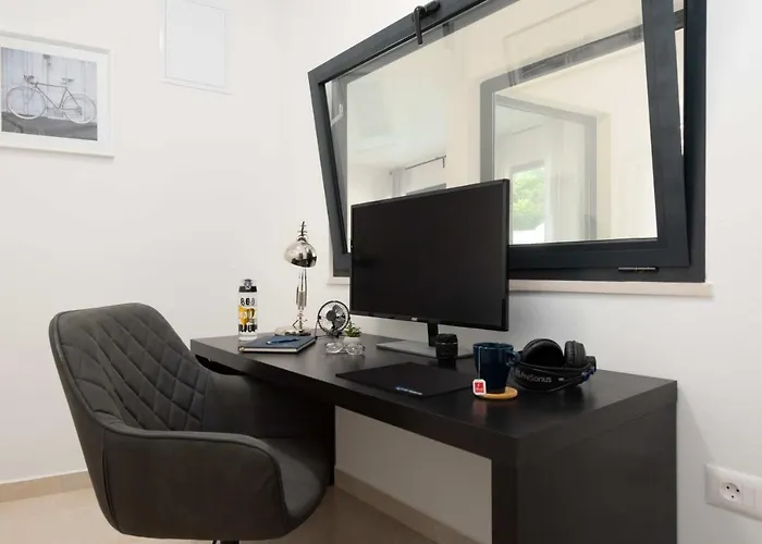 Vila Designer Simone - Modern & Heritage Style With Office