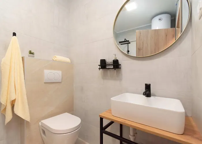 Designer Simone - Modern & Heritage Style With Office *