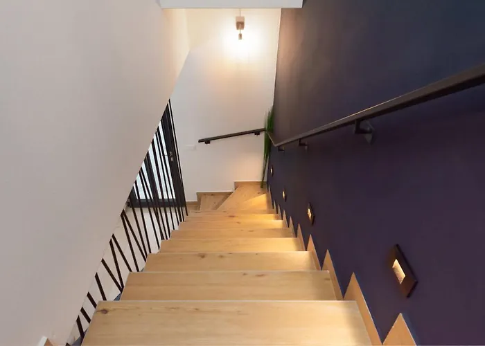 Designer Simone - Modern & Heritage Style With Office Vila Kringa