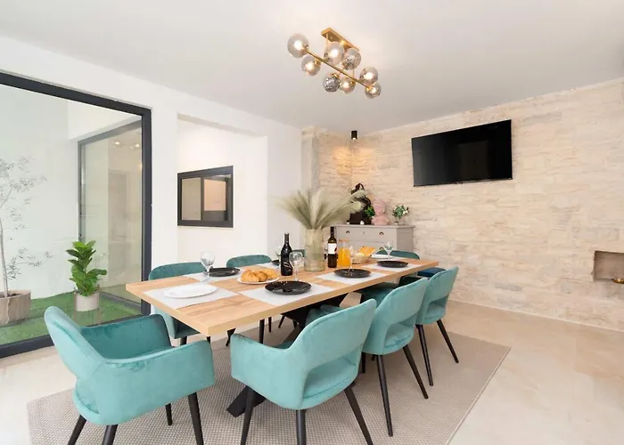 Designer Simone - Modern & Heritage Style With Office Kringa