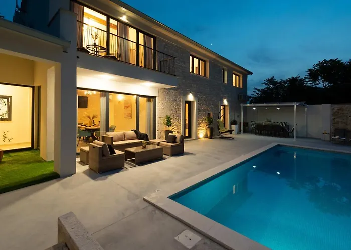 Designer Simone - Modern & Heritage Style With Office Vila