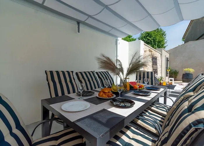 Designer Simone - Modern & Heritage Style With Office Vila *